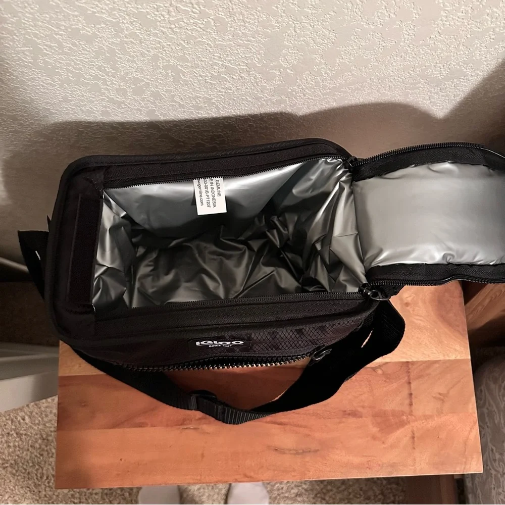Igloo Insulated Coors Light Black Cooler Bag NWT